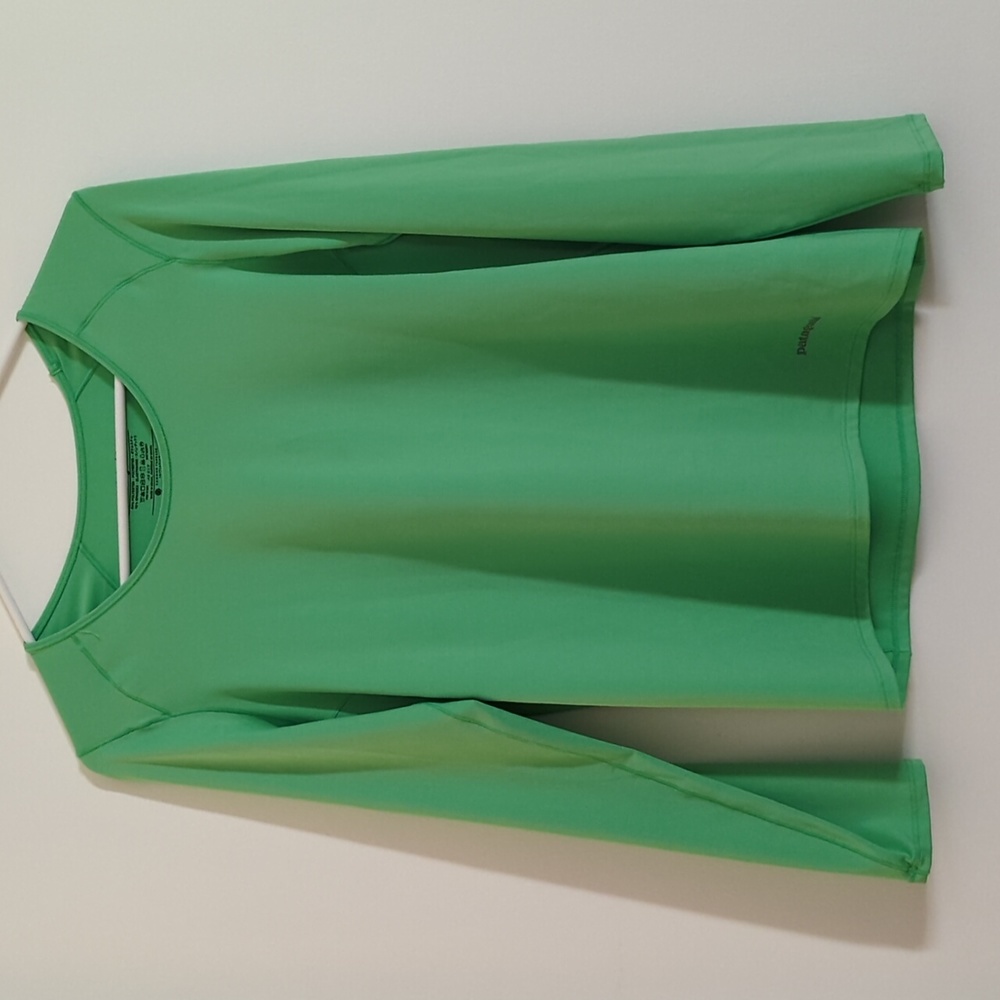 EUC - Patagonia green long sleeve shirt sz S